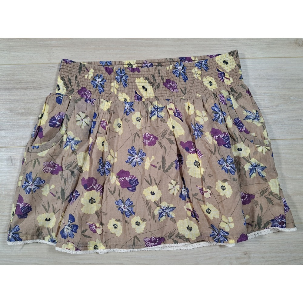 Charlotte Russe Floral Mini Skirt Tan Purple‎ Smocked Waist Lace Trim Pockets M